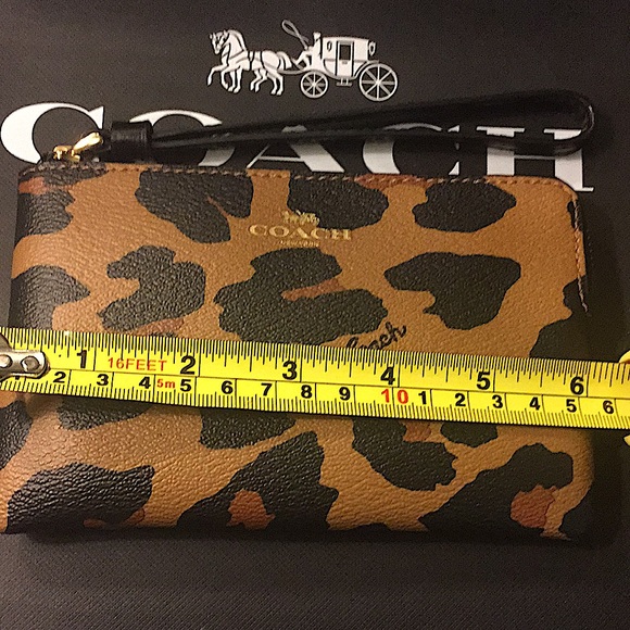 COACH - ZIP WRISTLET WITH LEOPARD PRINT (NWT) - Picture 10 of 13